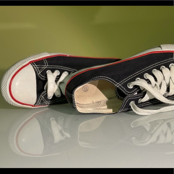 Black and white sneakers - Picture 3 of 4